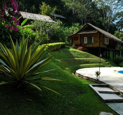 swimming pool 202276 1920